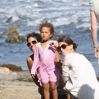 Halle Berry spends her 45th birthday on Malibu Beach photos | Picture 59735